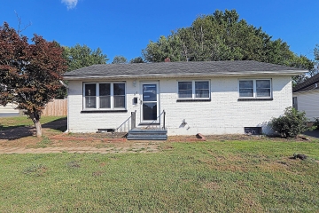 Home for sale in Jackson MO 3 bedrooms, 2 full baths